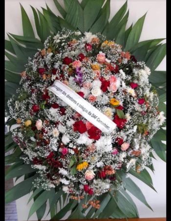 COROA DE FLORES GRANDE 01 UNIDADE